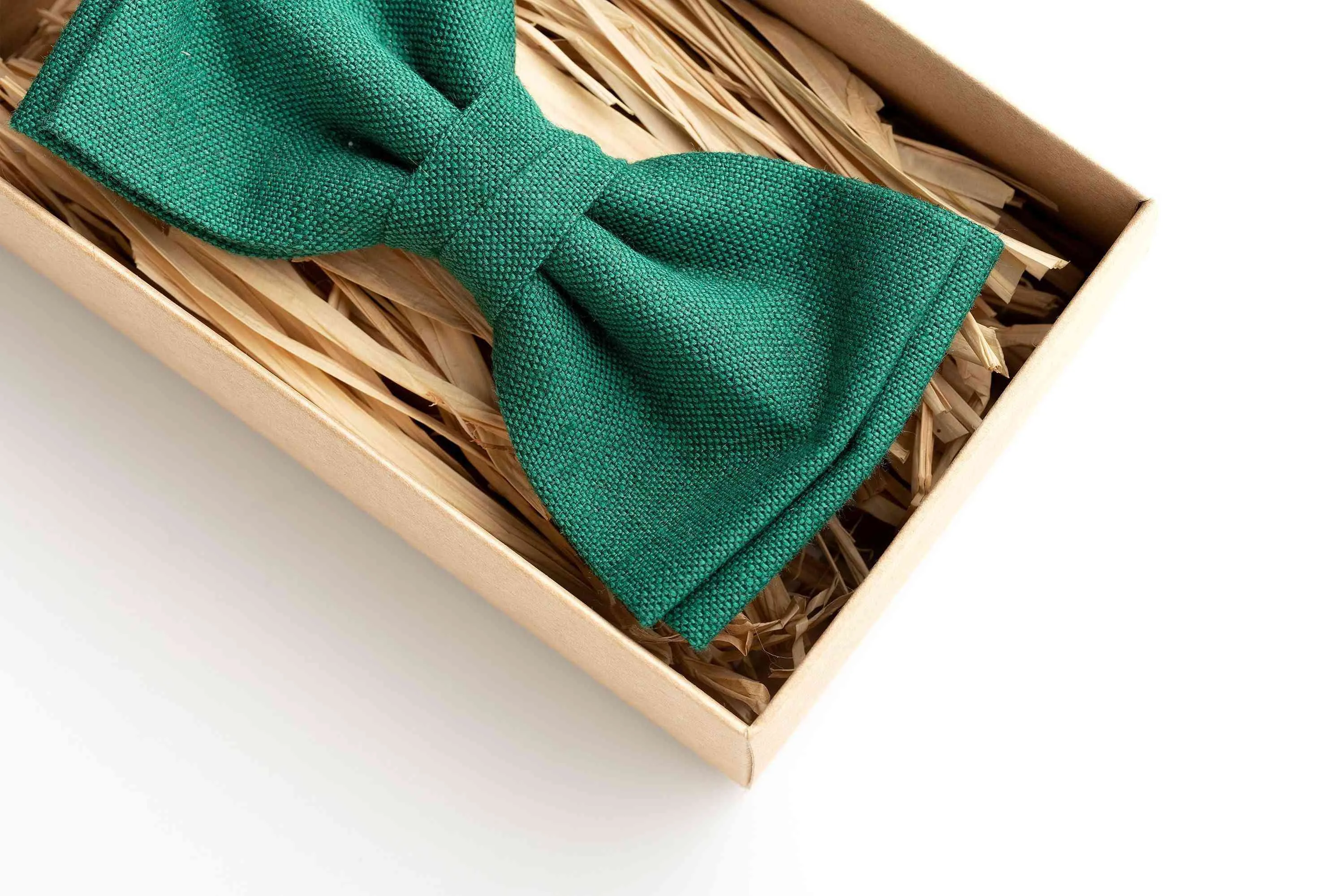 Complete Your Wedding Look with a Classic Green Bowtie for Men