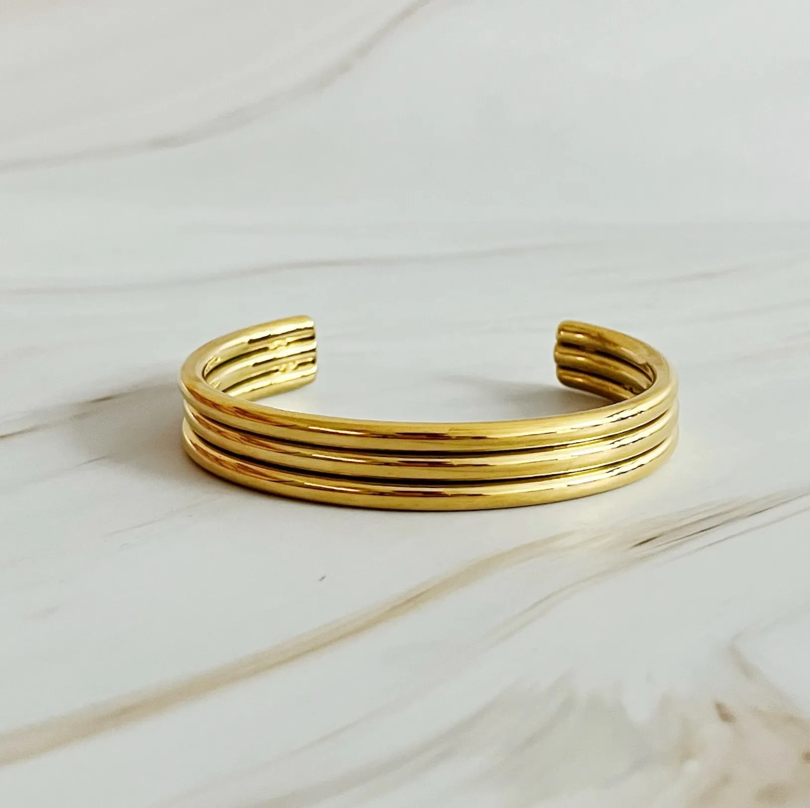 So Chic Open Bangle